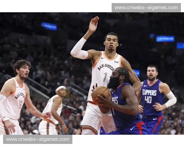 马刺第三节一度落后16分文班亚马率队发起反击浪潮